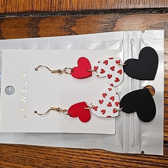 Heart dangle earings red white & black - Picture 1 of 1